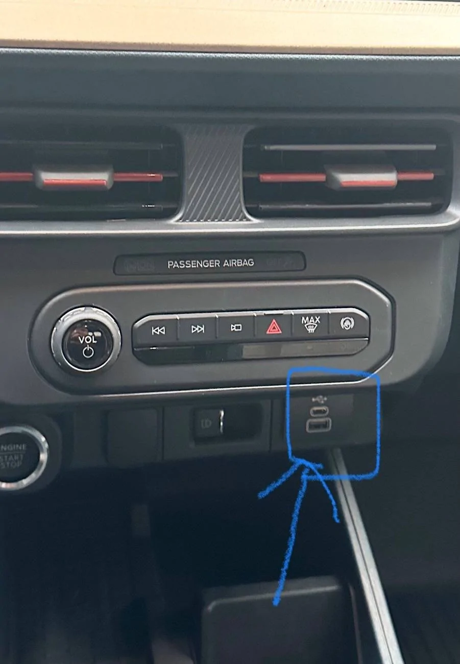 Ford Maverick USB Hub - Ambient Lighting IMG_2188