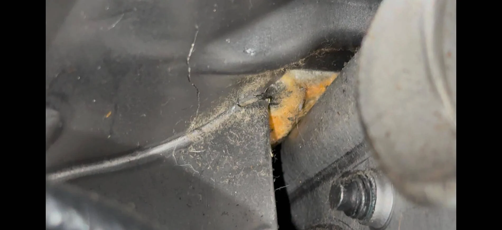 Ford Maverick Driver seat squeaking noise IMG_2266