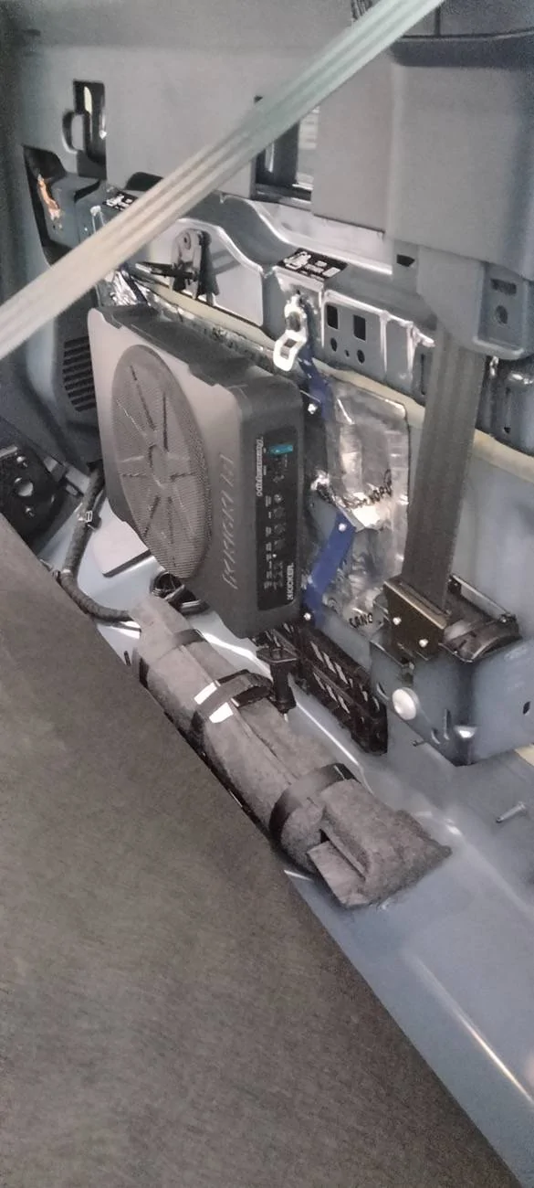 Ford Maverick Installing two kicker HS518 compact powered subs in XLT 1000001171