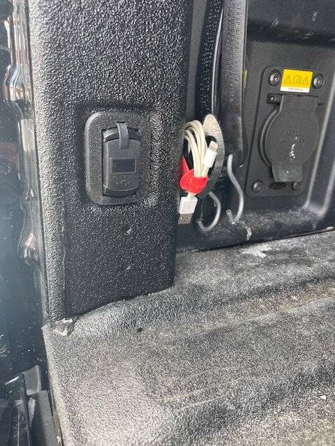 Ford Maverick Plug-N-Play USB Chargers for Flexbed (w/ photos) Maverick010