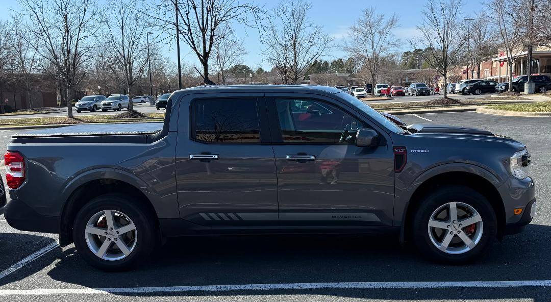 Ford Maverick 2022 Ford Maverick XLT Hybrid side of car