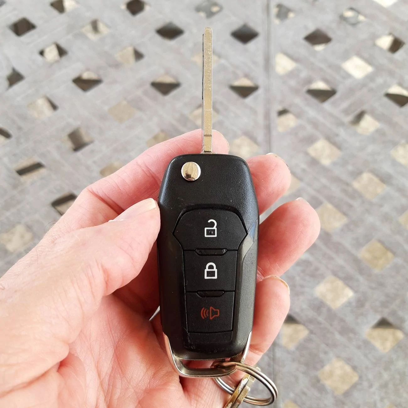 Ford Maverick Easiest way to remote start Truck (alternative to App) 20250219_111317
