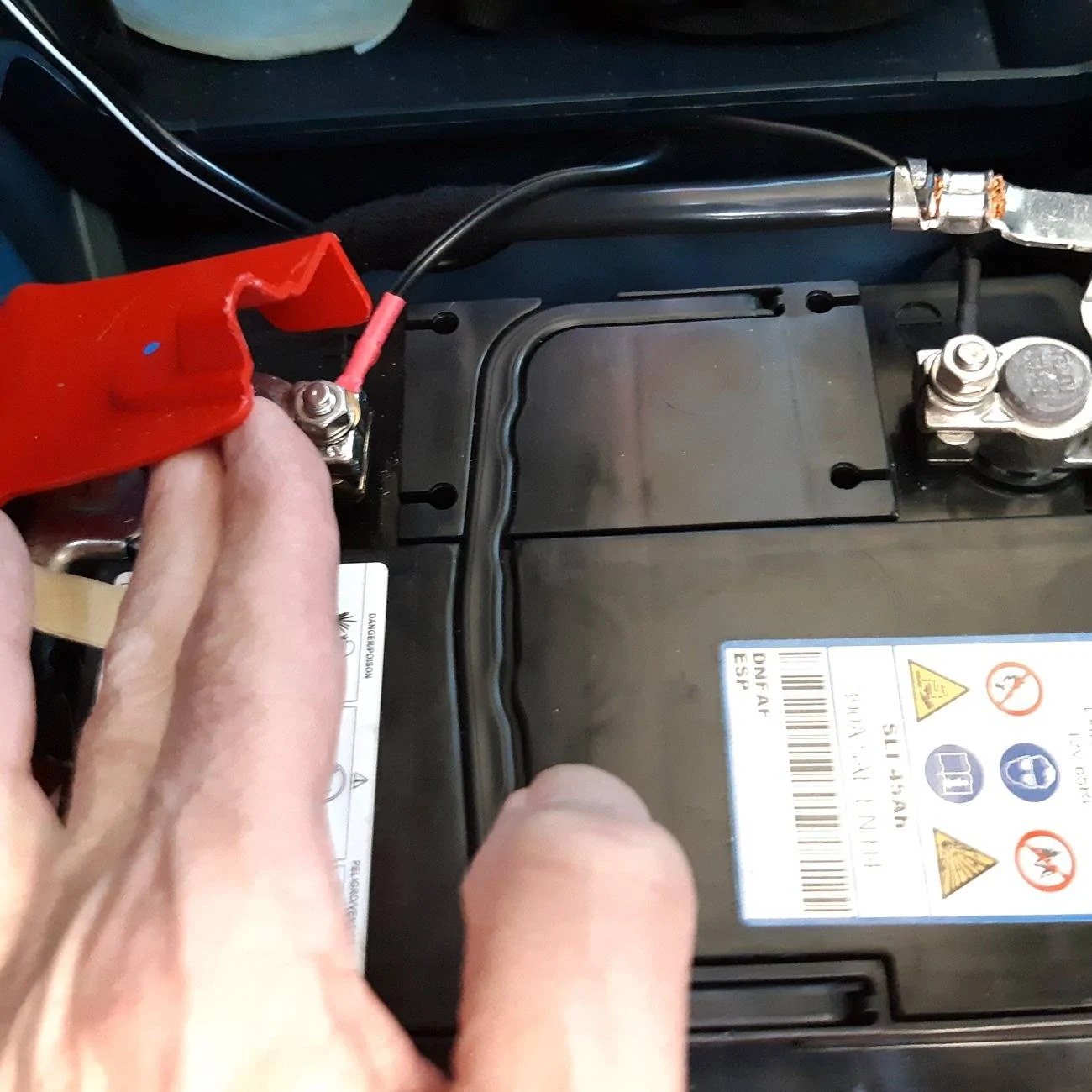 Ford Maverick Deep Sleep temporary fix using trickle charger 20250224_105309