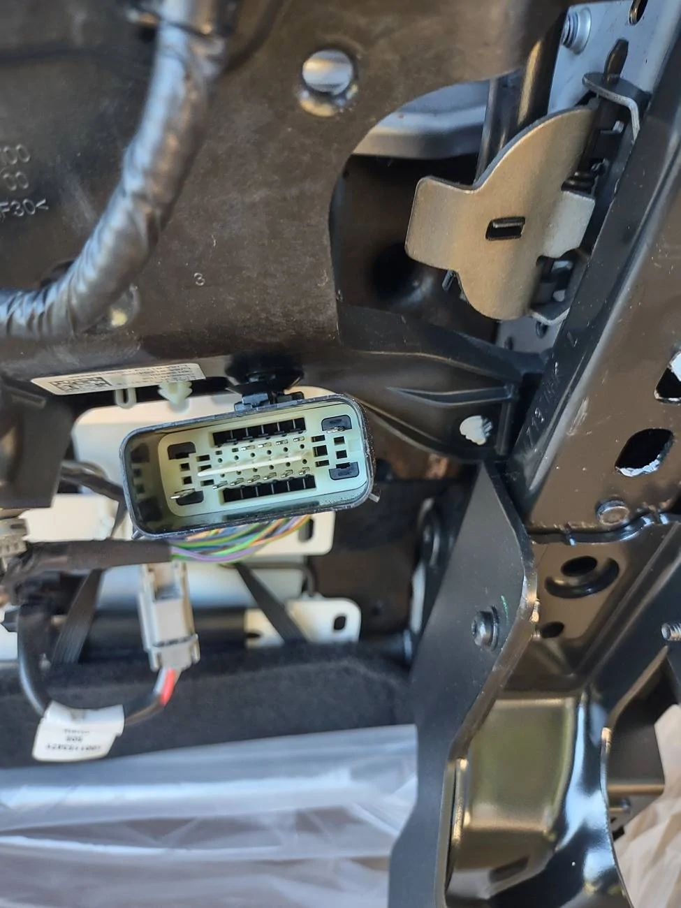 Ford Maverick Swap power seat into manual truck Drivers 22