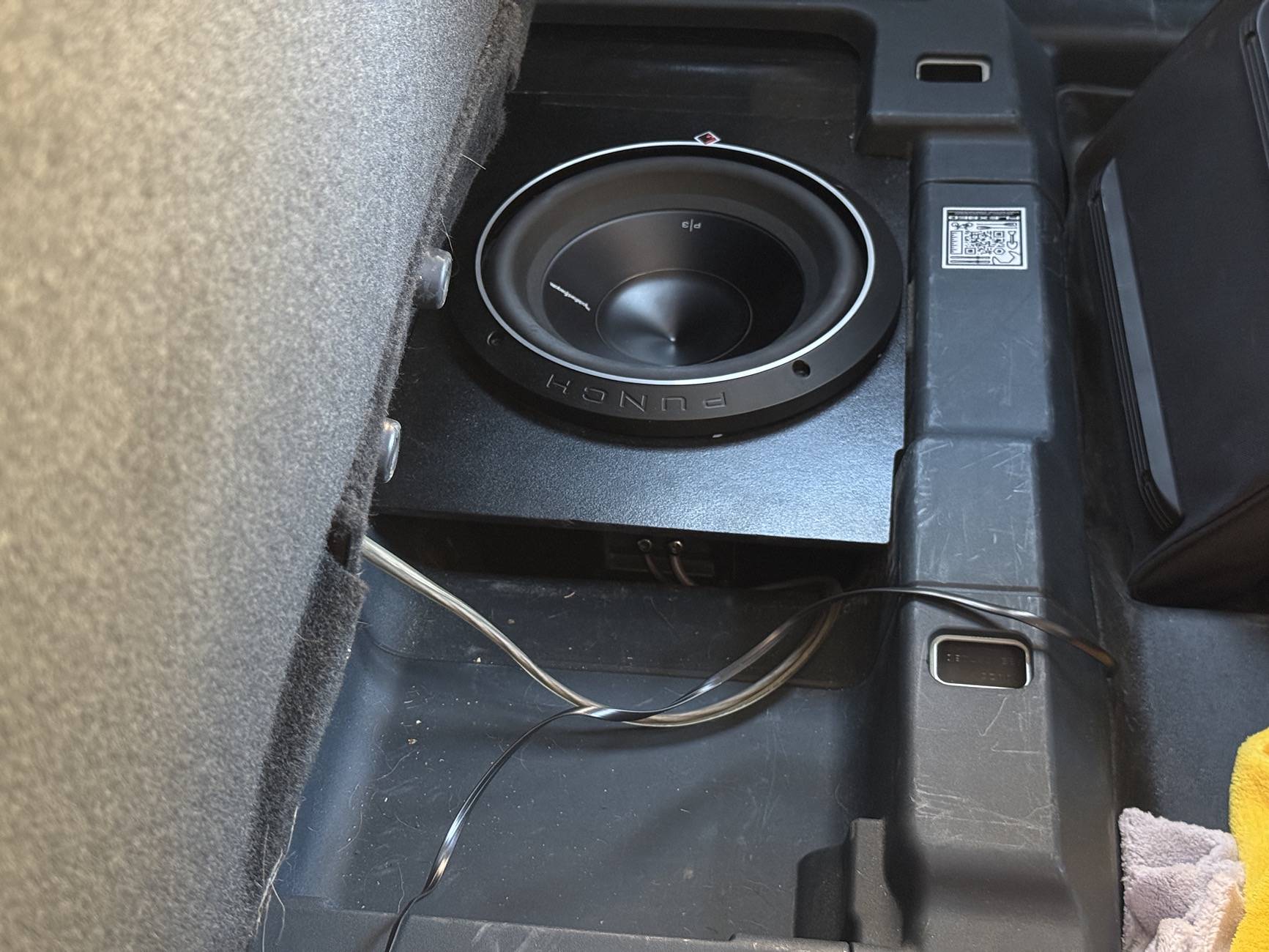 Ford Maverick 2.5 hybrid 2024 amp + speaker installed IMG_5193