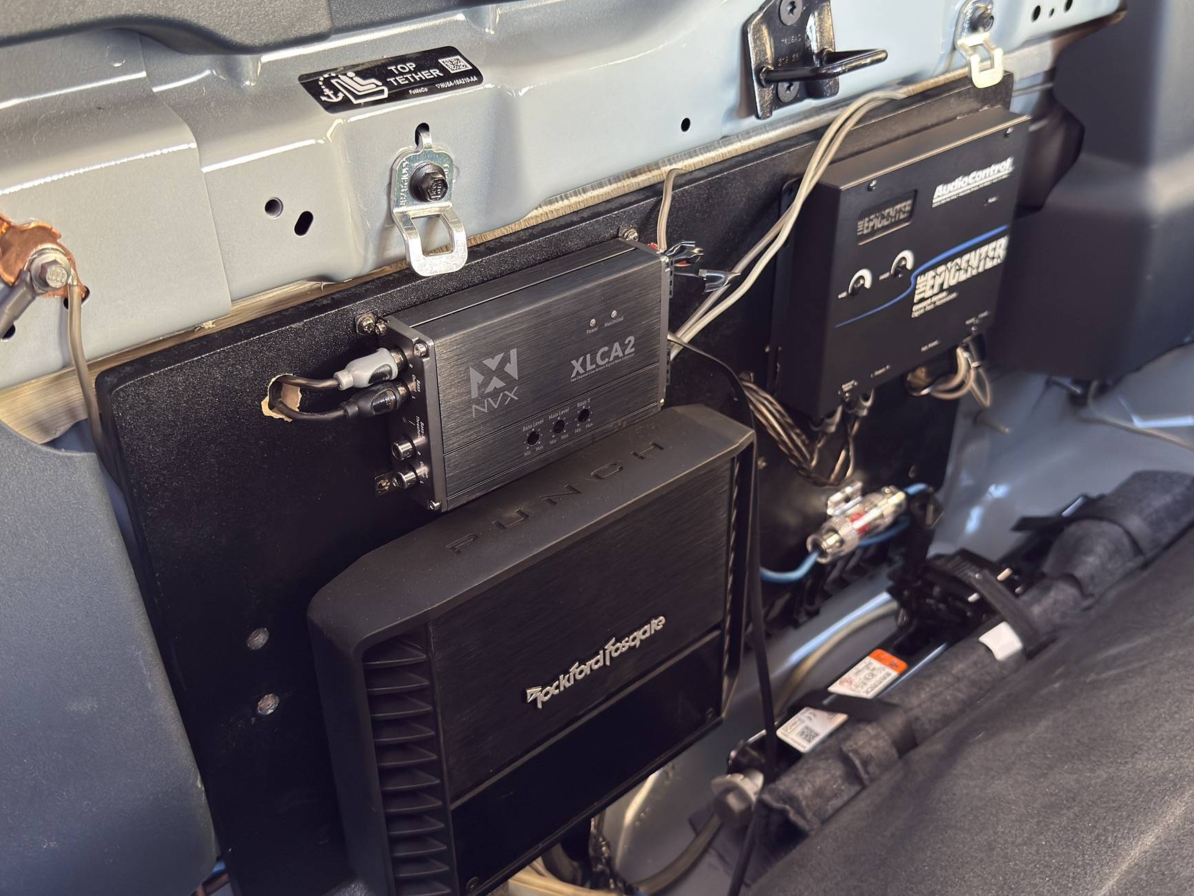 Ford Maverick 2.5 hybrid 2024 amp + speaker installed IMG_5192