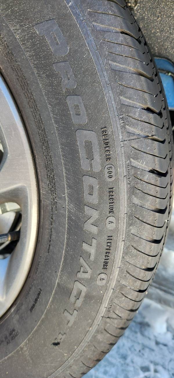 Ford Maverick Losing traction on ice slush 1000023088