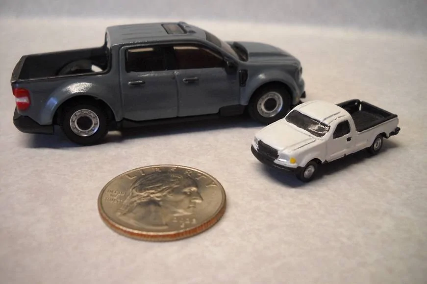 Ford Maverick Matchbox vs Hot Wheels Mavericks 1-64_nscal