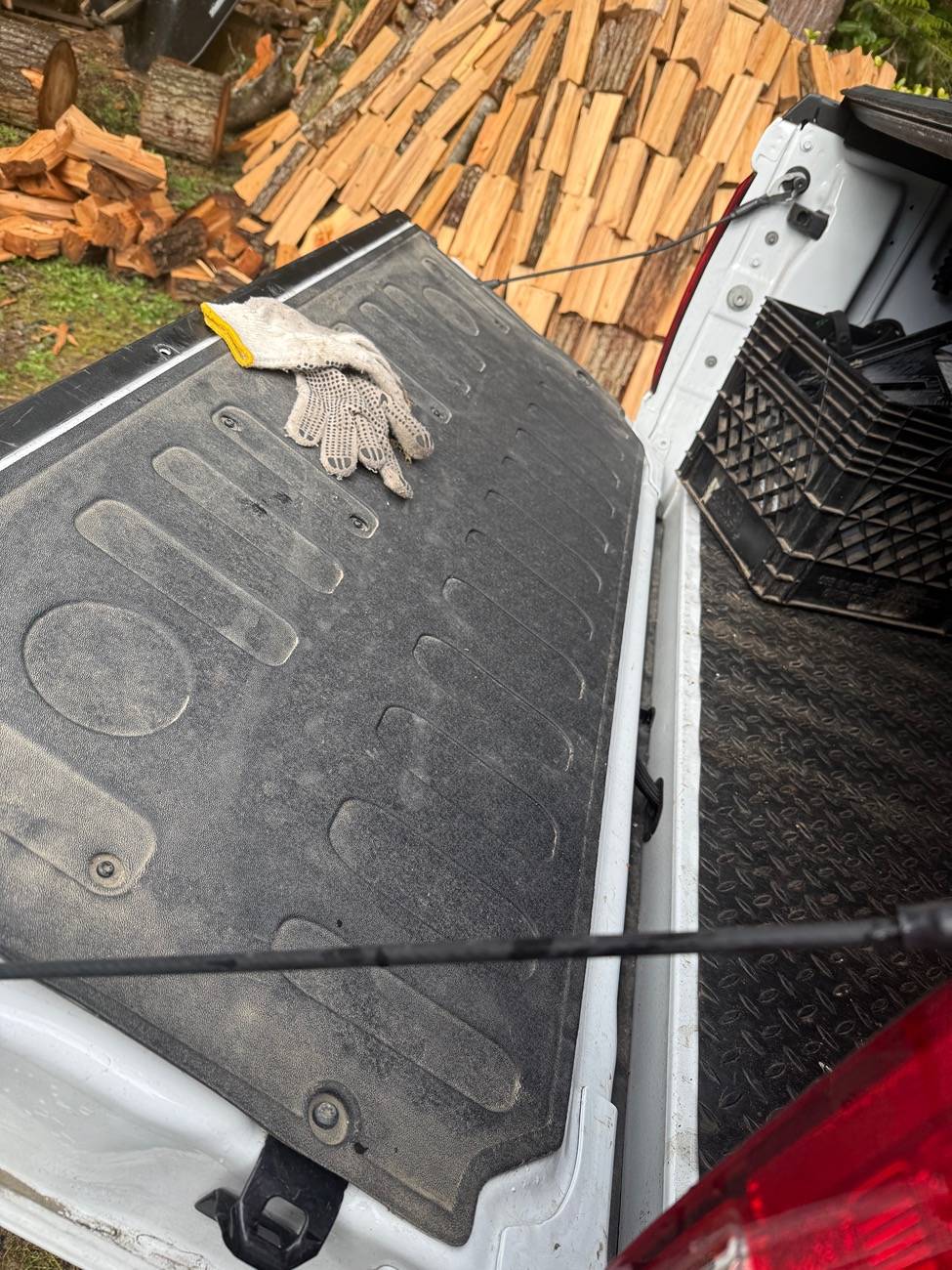 Ford Maverick Tailgate cables - should both be taut? IMG_2934