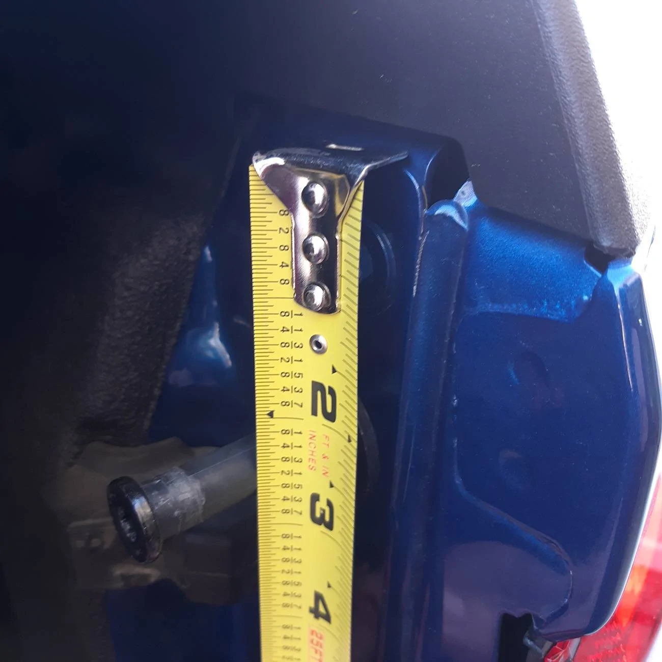 Ford Maverick Tailgate cables - should both be taut? 20250317_133841
