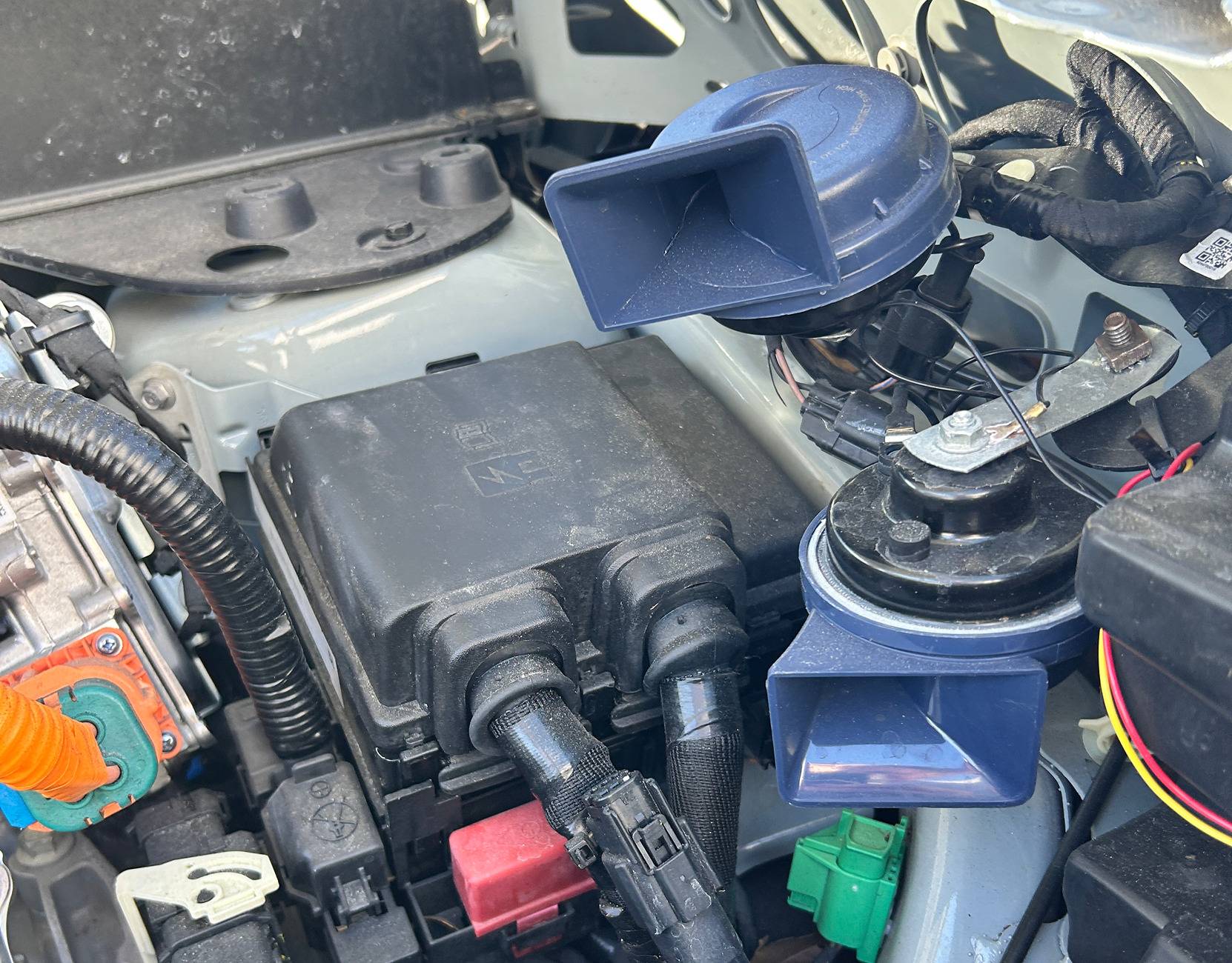 Ford Maverick 2024 XLT Maverick air horn mav143.JPG