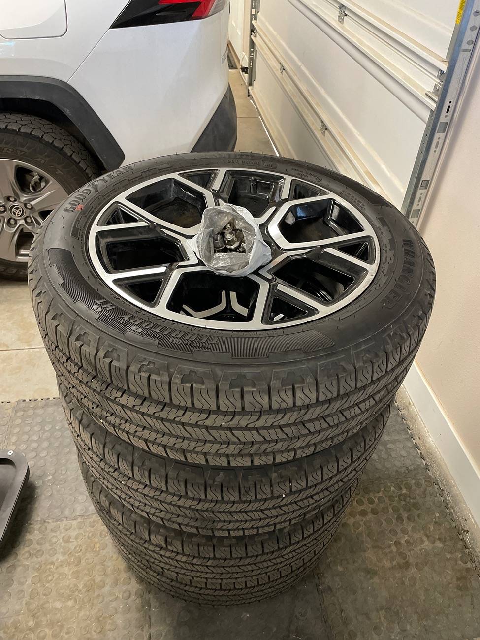 Ford Maverick FS/Trade: 2025 Lariat Wheel Set  (Rims, Tires, TPS, Lug Nuts) < 500 miles, $1150 / Best Offer IMG_8255