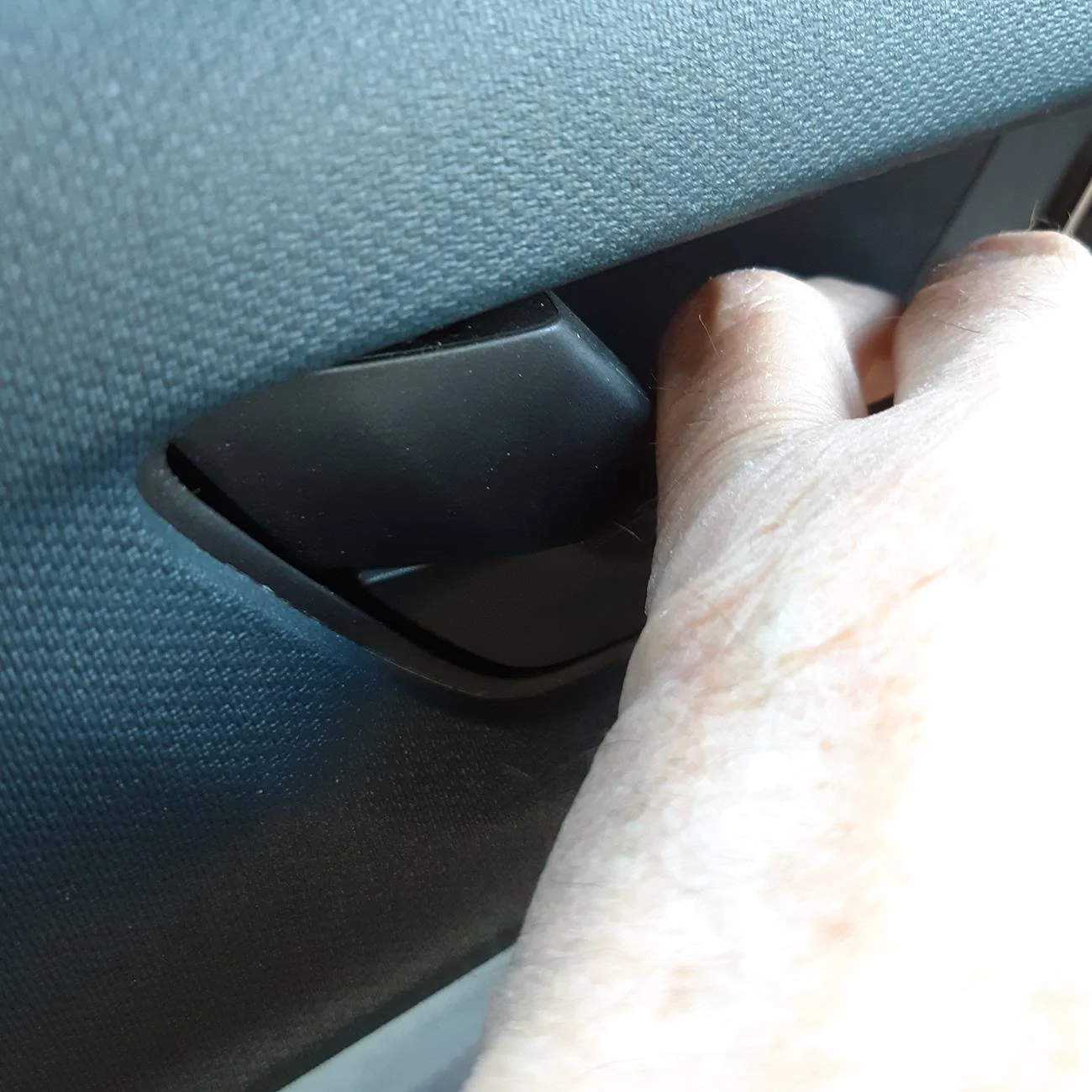 Ford Maverick Driver's door locking on its own 20250326_085943