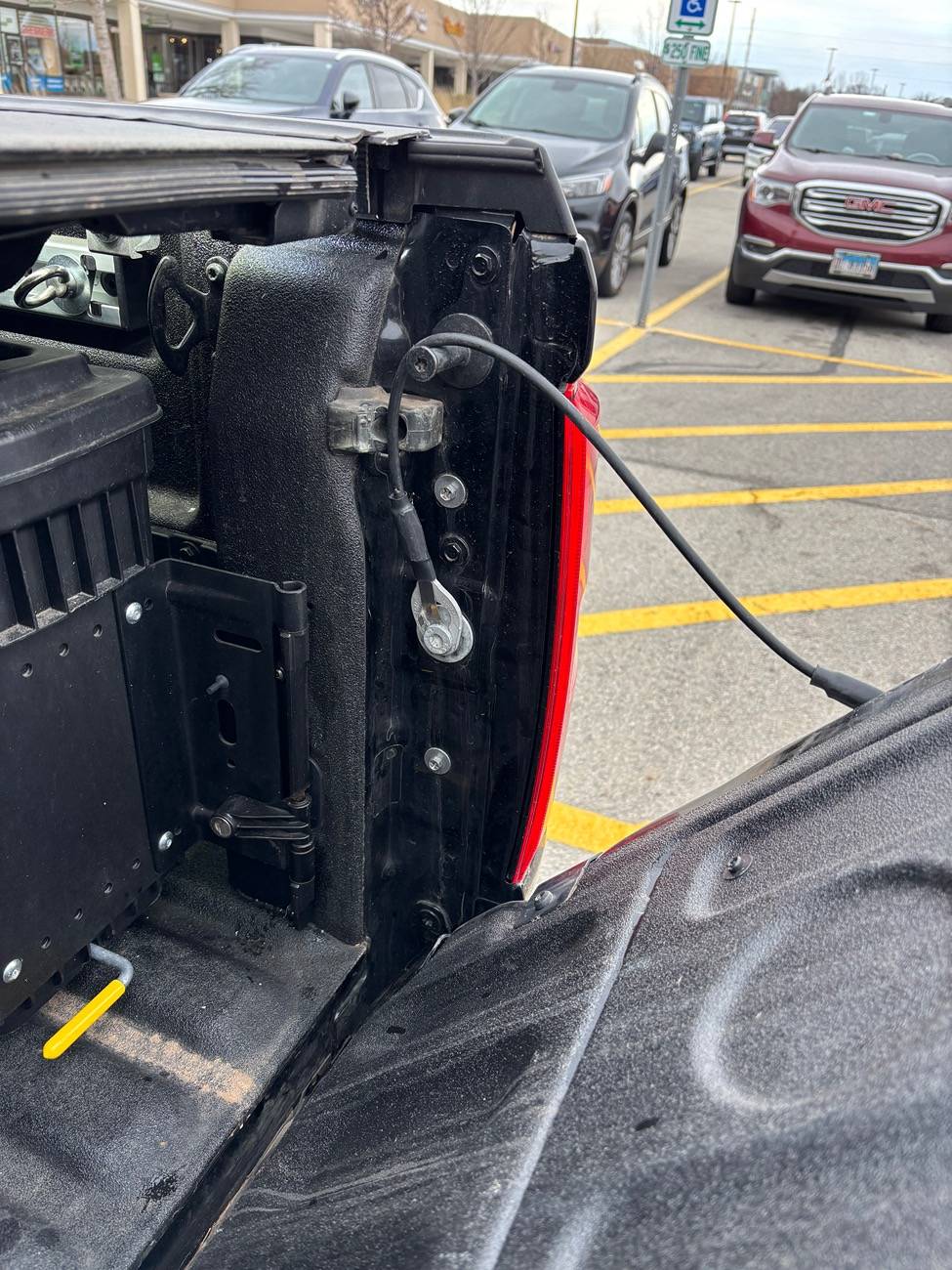 Ford Maverick Tailgate cables - should both be taut? IMG_4451