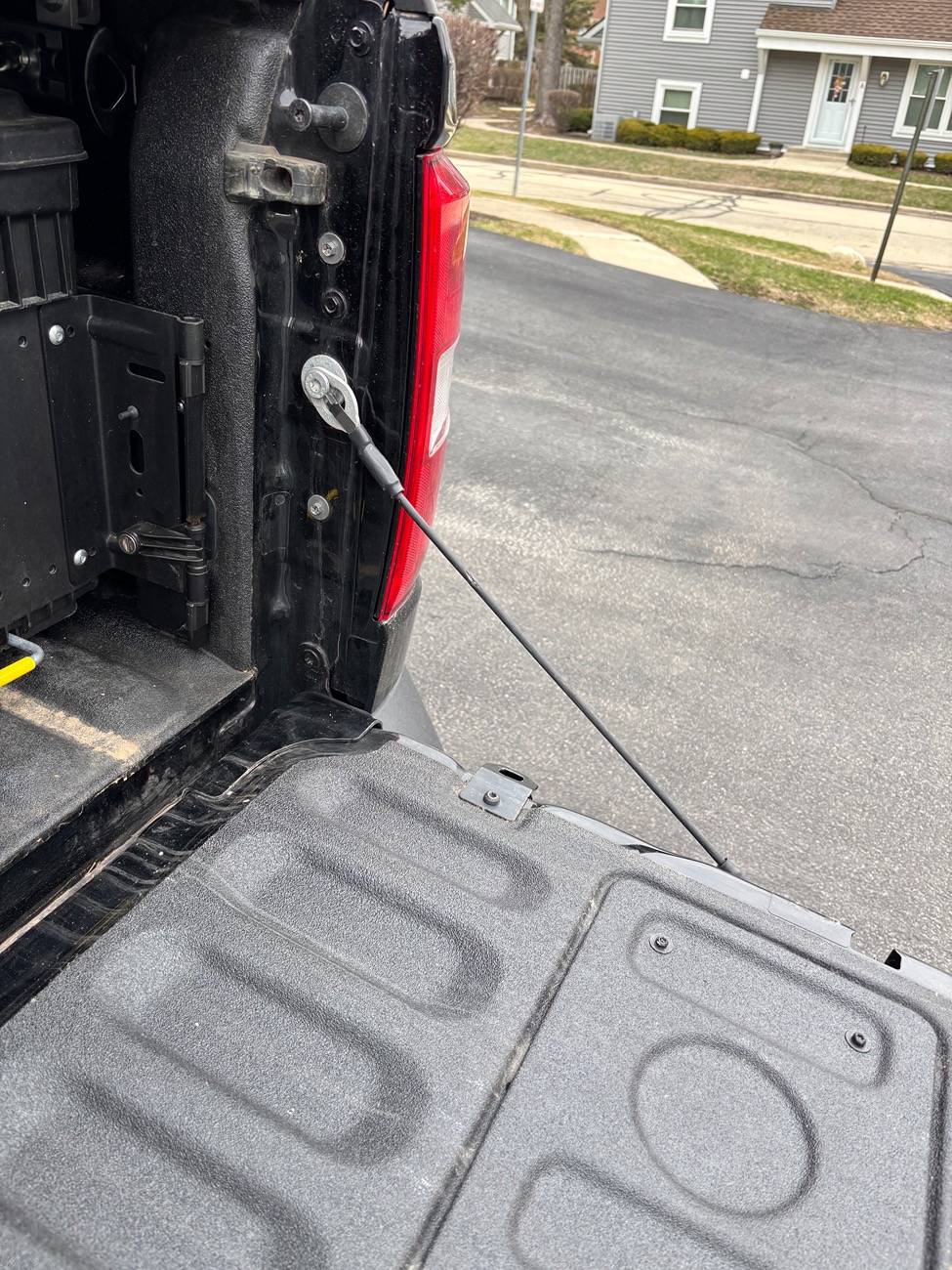 Ford Maverick Tailgate cables - should both be taut? IMG_4454