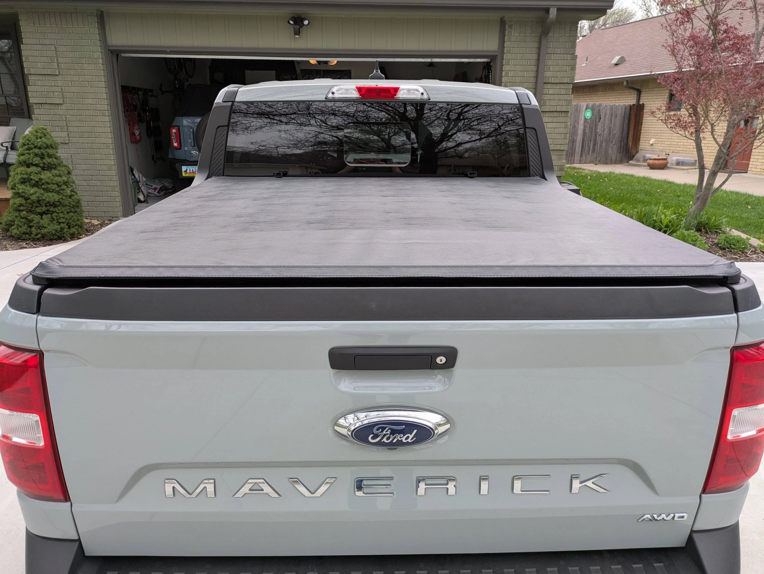 Ford Maverick Ford factory soft tri-fold -$100 OBO PXL_20250401_222100947