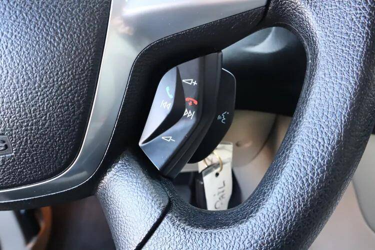 Ford Maverick Steering Column's button layout is not intuitive ... 1744034147325-jf