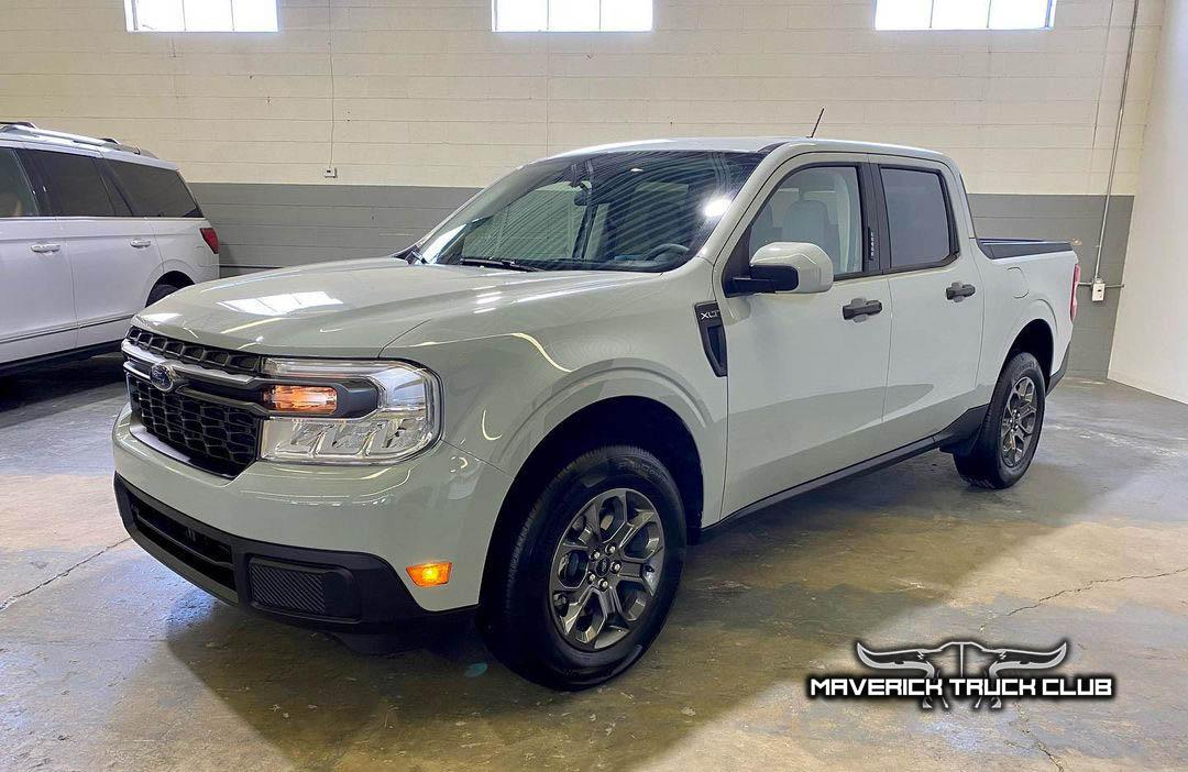 Ford Maverick Pics: Cactus Gray Maverick Lariat & XLT Hybrid w/ Spray Bed Liner and Bed Extender Cactus Gray 2022 Ford Maverick XLT Hybrid Front