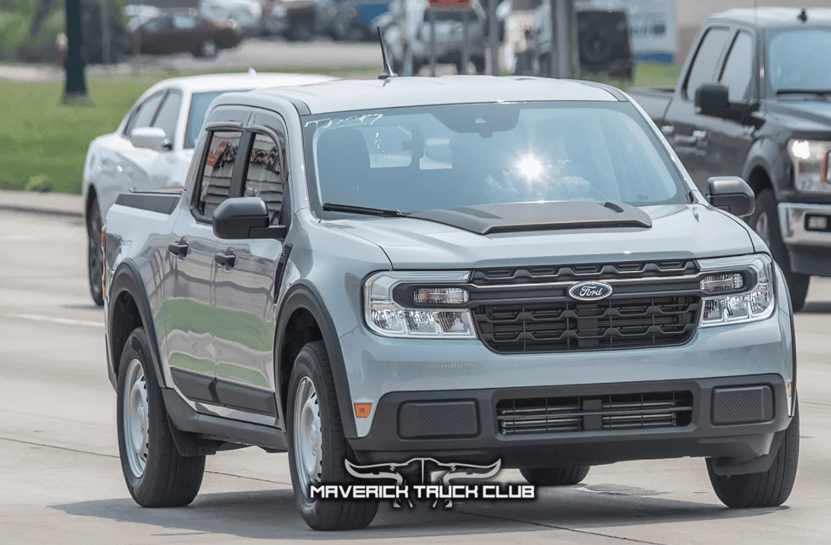 Ford Maverick In Studio w/ 2022 Ford Maverick Lariat FX4 (Hot Pepper Red) and XLT (Area 51) - by Impact Show 1627417038461