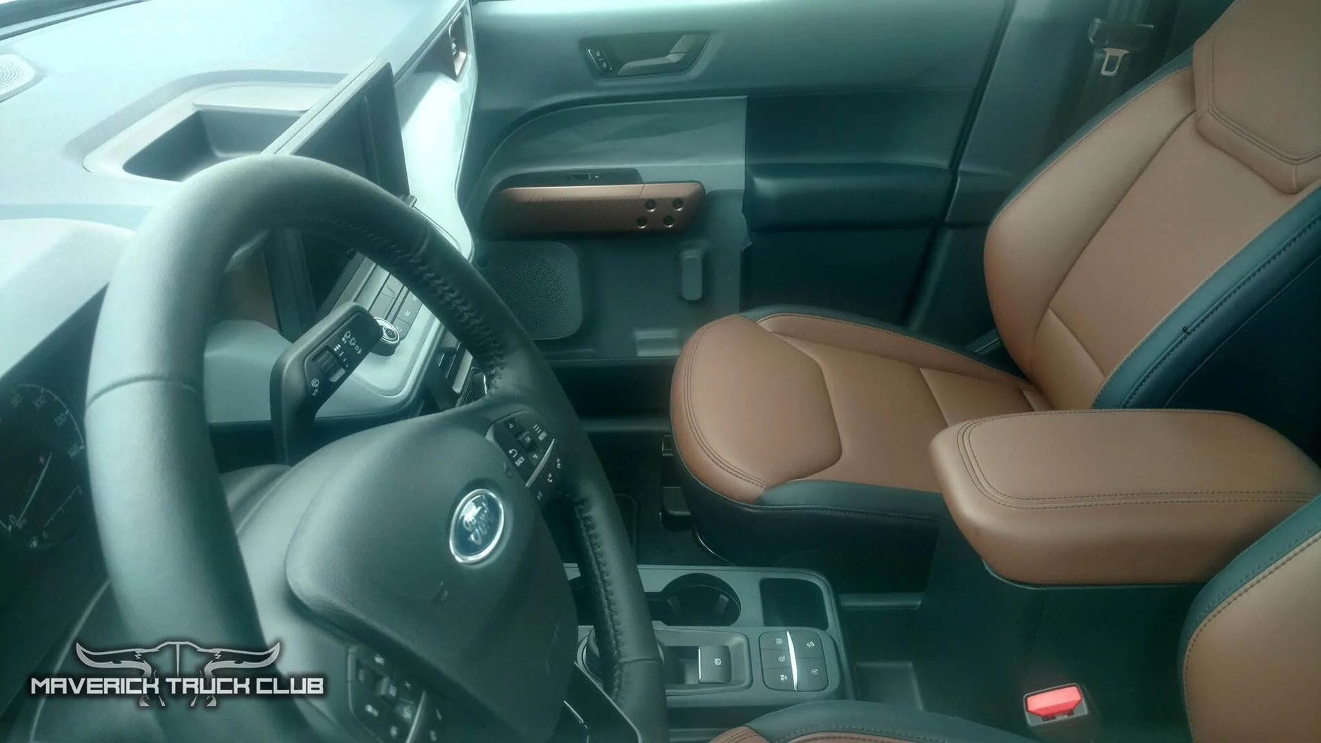 Cactus Gray 2022 Maverick Lariat FX4 Interior 3.jpg