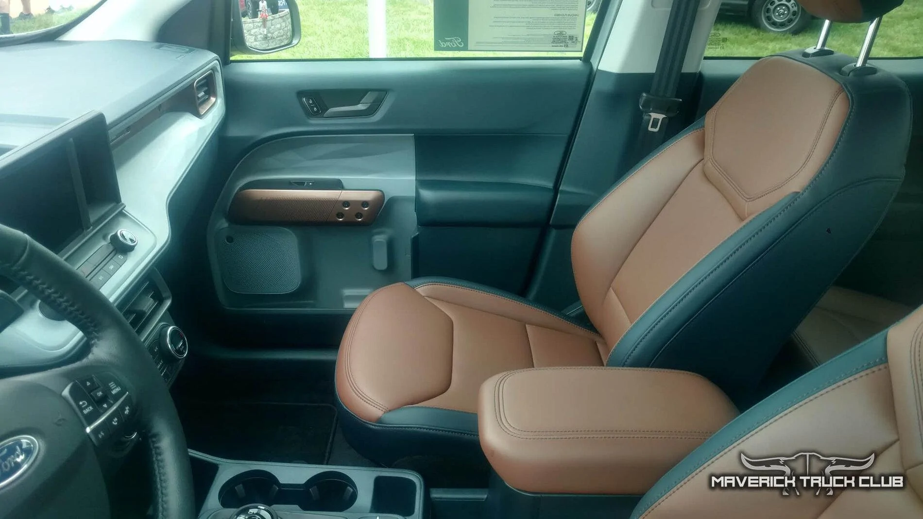 Cactus Gray 2022 Maverick Lariat FX4 Interior 1.jpg