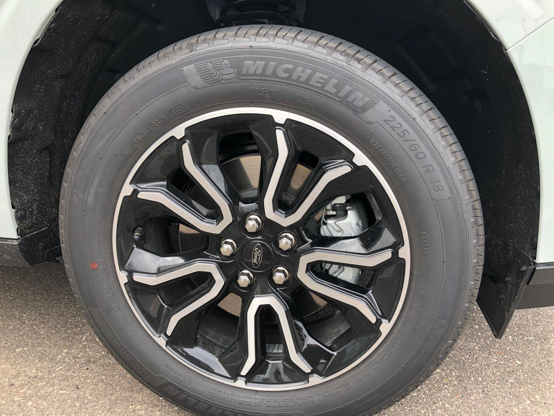 Ford Maverick Pics: Maverick Lariat in Cactus Gray - Next to F150, Interior, Engine Compartment, Spare Tire, Undercarriage 2022 Maverick Lariat Wheels