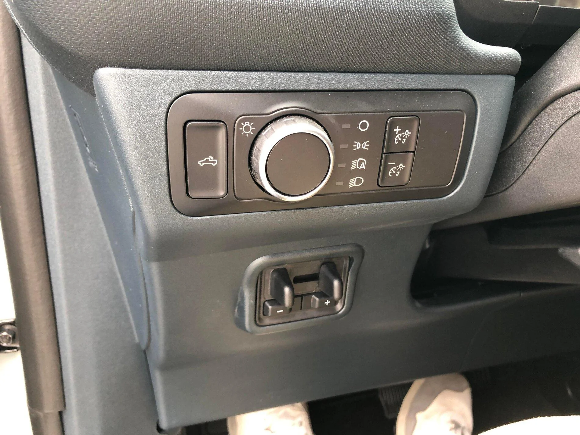 Ford Maverick Pics: Maverick Lariat in Cactus Gray - Next to F150, Interior, Engine Compartment, Spare Tire, Undercarriage 2022 Maverick interior dash