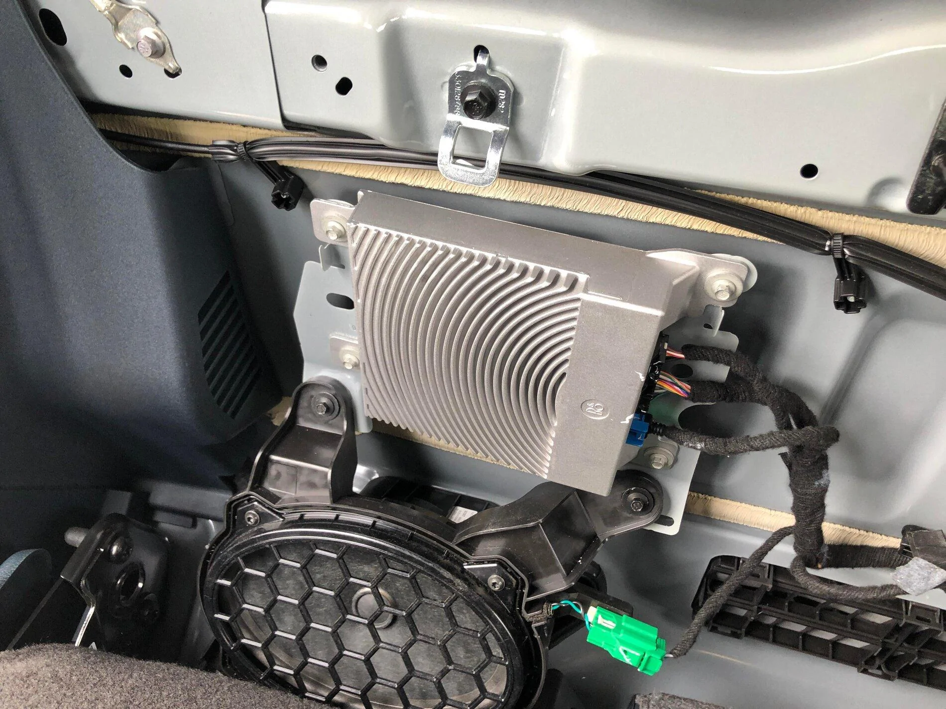 2022 Maverick behind seats audio wiring amp 1.webp
