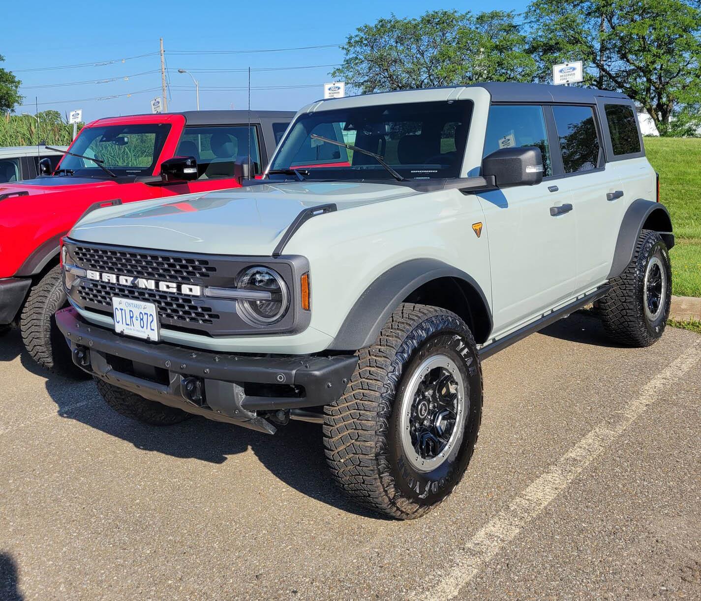 Ford Maverick 2022 Maverick colors compared in lineup featuring: Cyber Orange, Alto Blue, Hot Pepper Red, Area 51, Cactus Gray 20210805_174142
