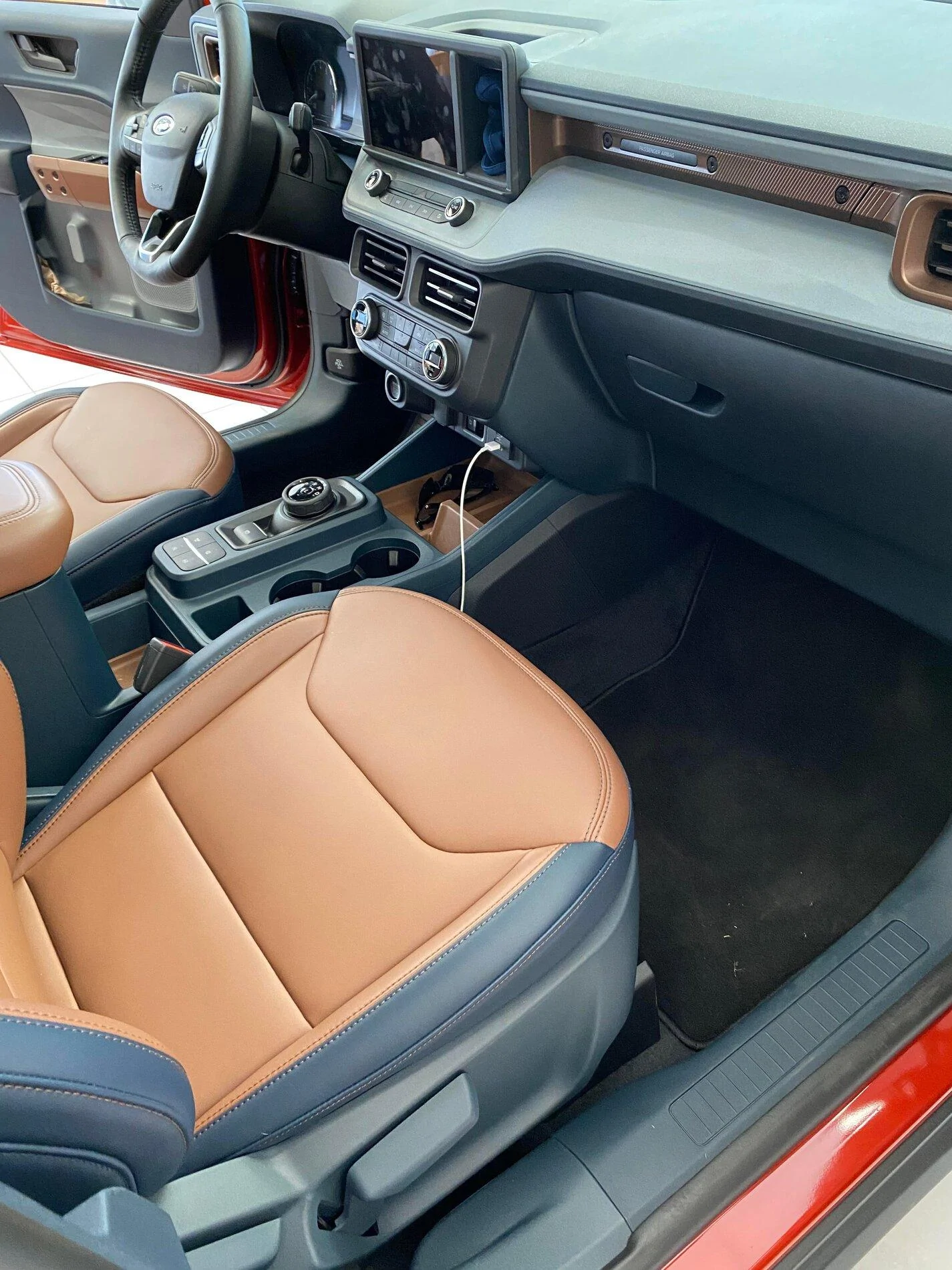 Ford Maverick HOT PEPPER RED Maverick Photos Thread 2022 Maverick Lariat Interior Hot Pepper Red 4