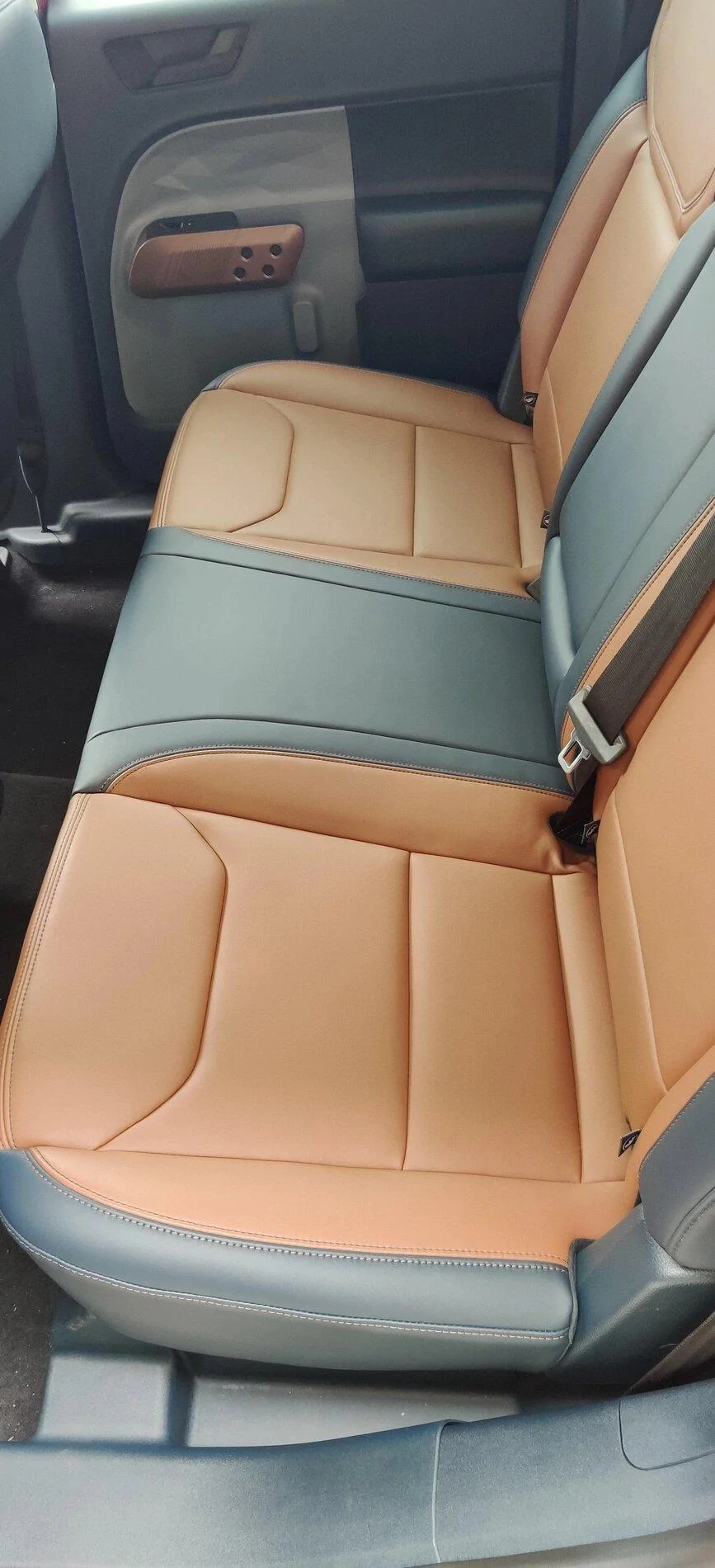 Ford Maverick Pics: Cactus Gray Maverick Lariat & XLT Hybrid w/ Spray Bed Liner and Bed Extender 2022-maverick-lariat-interior-pics-10-jpeg