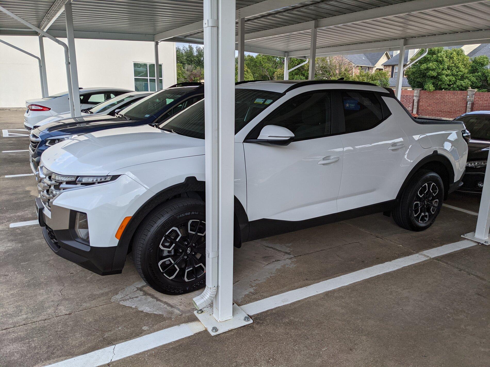Ford Maverick Size of the Santa Cruz vs Maverick pxl_20210806_221026037-
