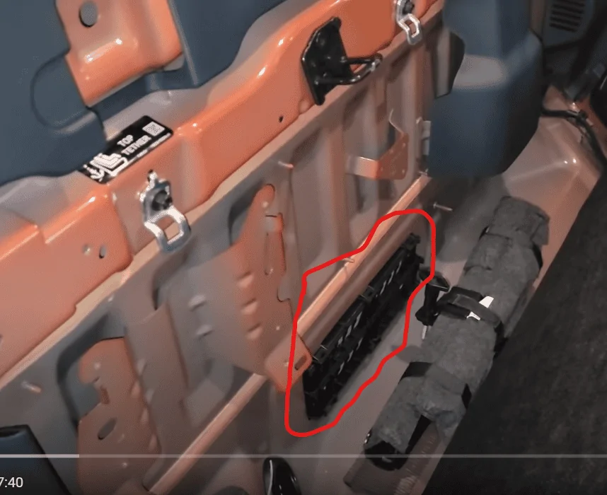 Ford Maverick A question about storing stuff behind the back seat 1638490563560