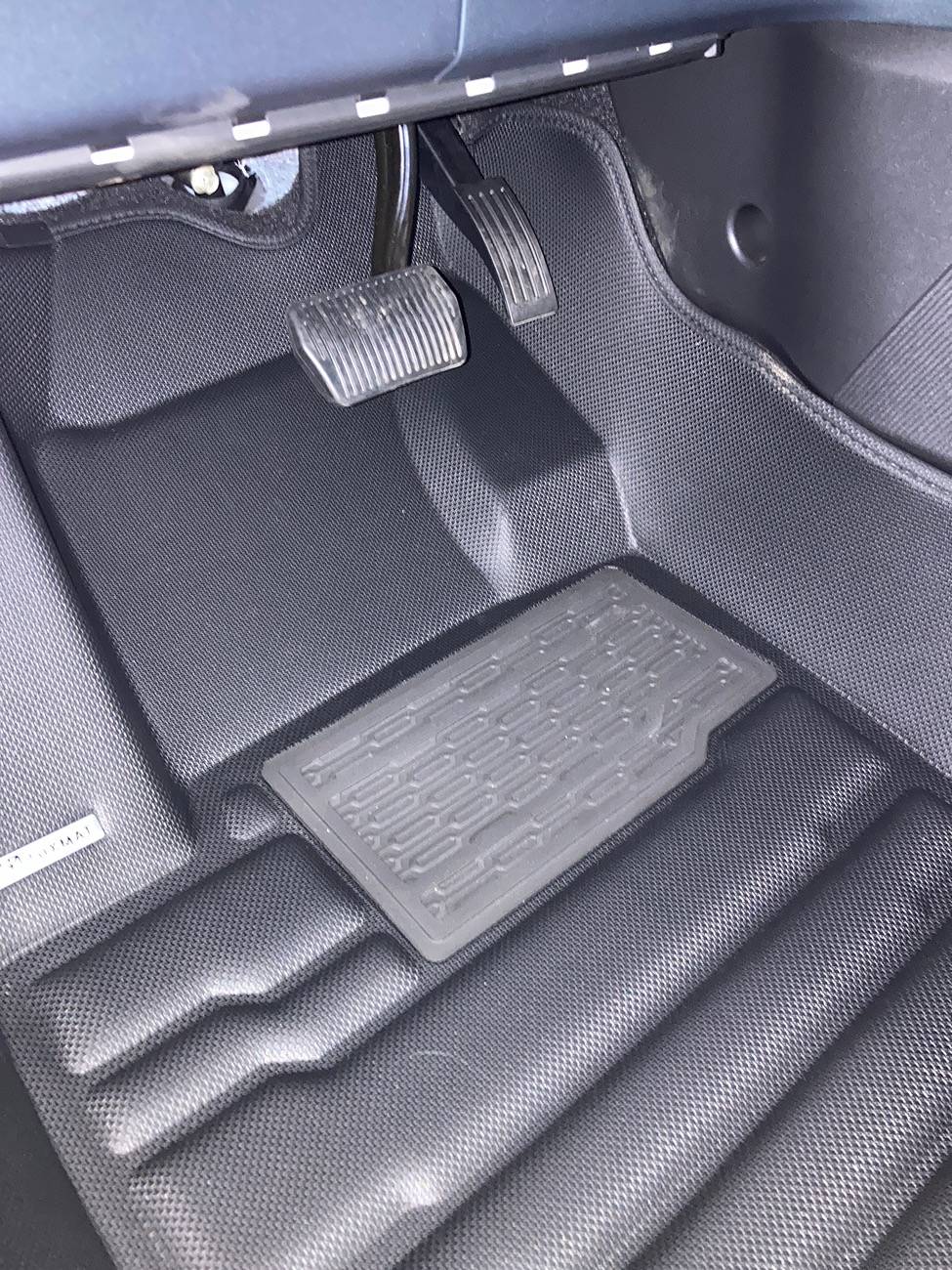 Ford Maverick Front factory mats IMG_2442