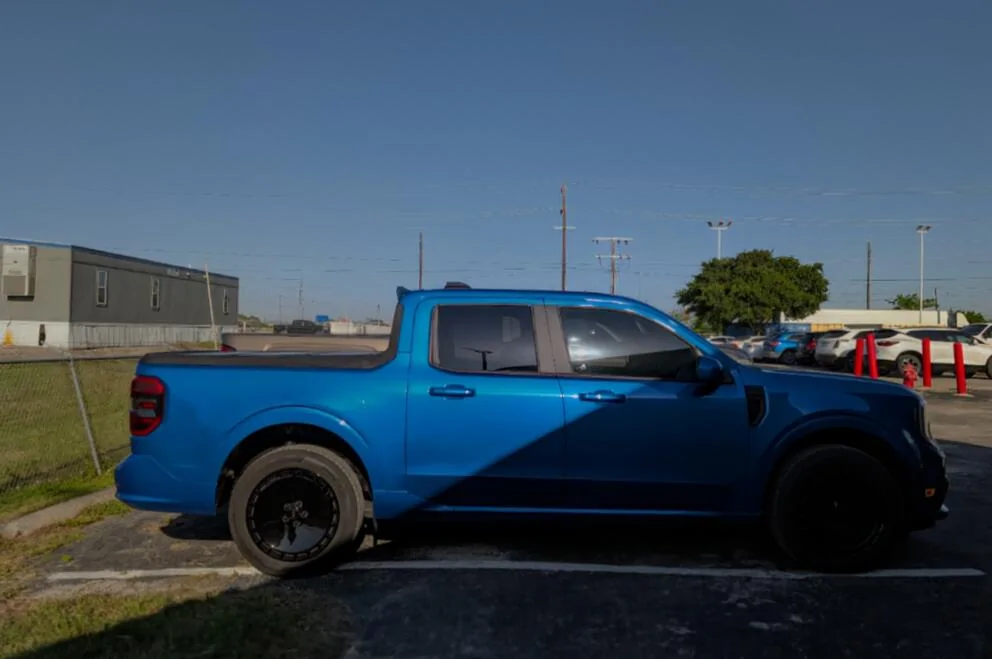Ford Maverick Maverick Lobo 402A Velocity Blue Screenshot_20250414-140258~2