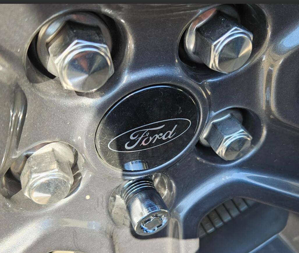 Ford Maverick Locking Lugs 2024 Ford Maverick XLT 1744662056858-4n