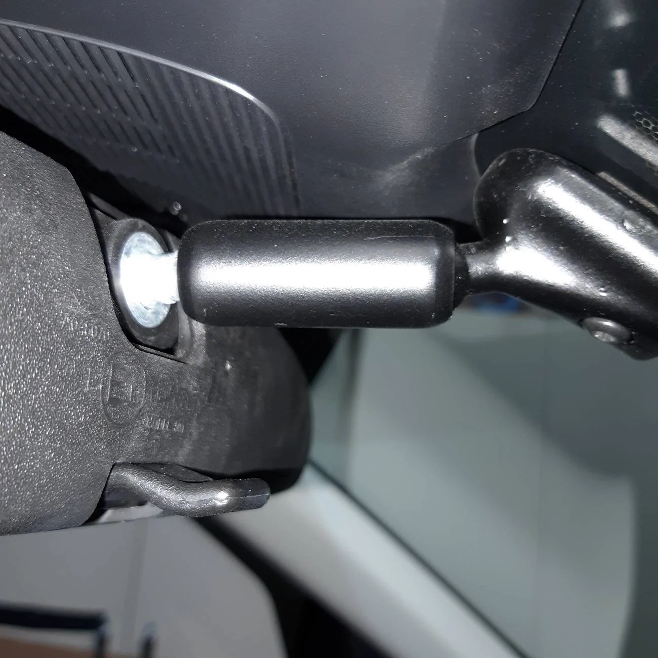 Ford Maverick Rear view mirror too small and low 20250415_093255