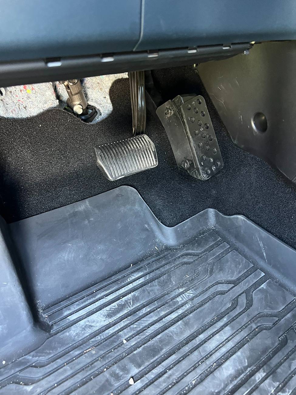 Ford Maverick Gas pedal height adjustable? IMG_9097