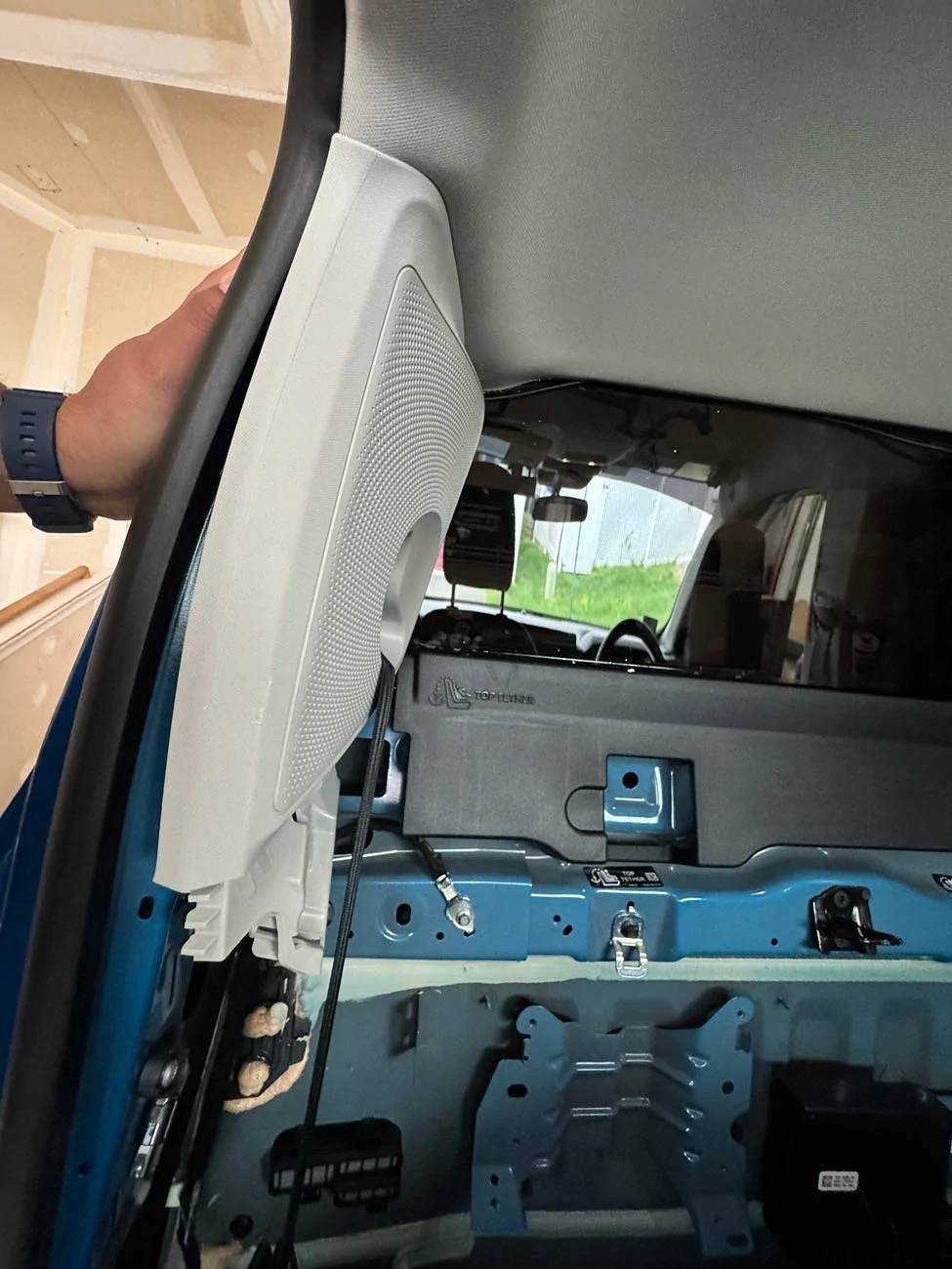 Ford Maverick 2025 XLT Speaker Swap - KICKER Front Door & Rear Pillar Upgrade IMG_3458