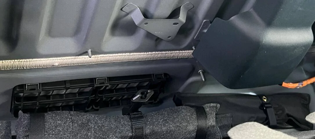 Ford Maverick Socket and breaker bar for flat tire 1745777709926-bg