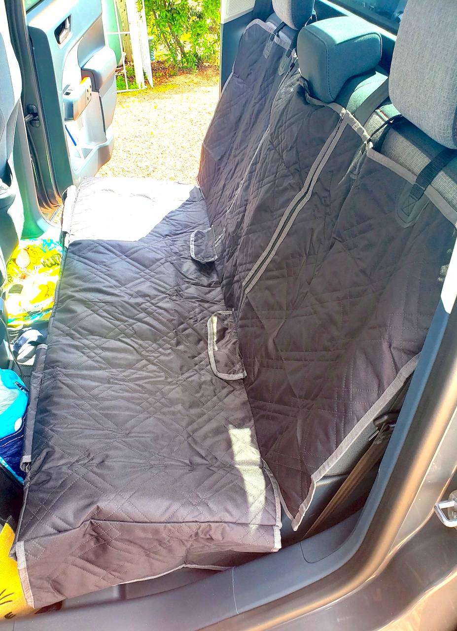 Ford Maverick Dog Cover for Rear Seat installed 20250427_151649