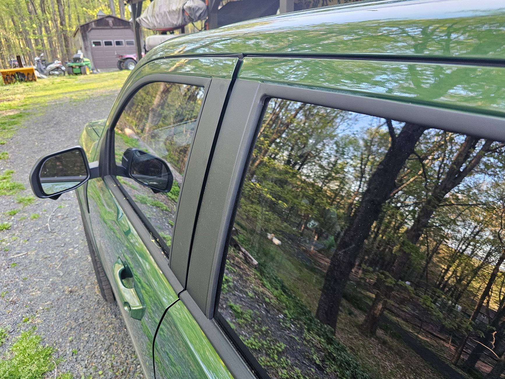 Ford Maverick Ugh, 3 weeks old EG Lariat needs a door adjustment 1000018261