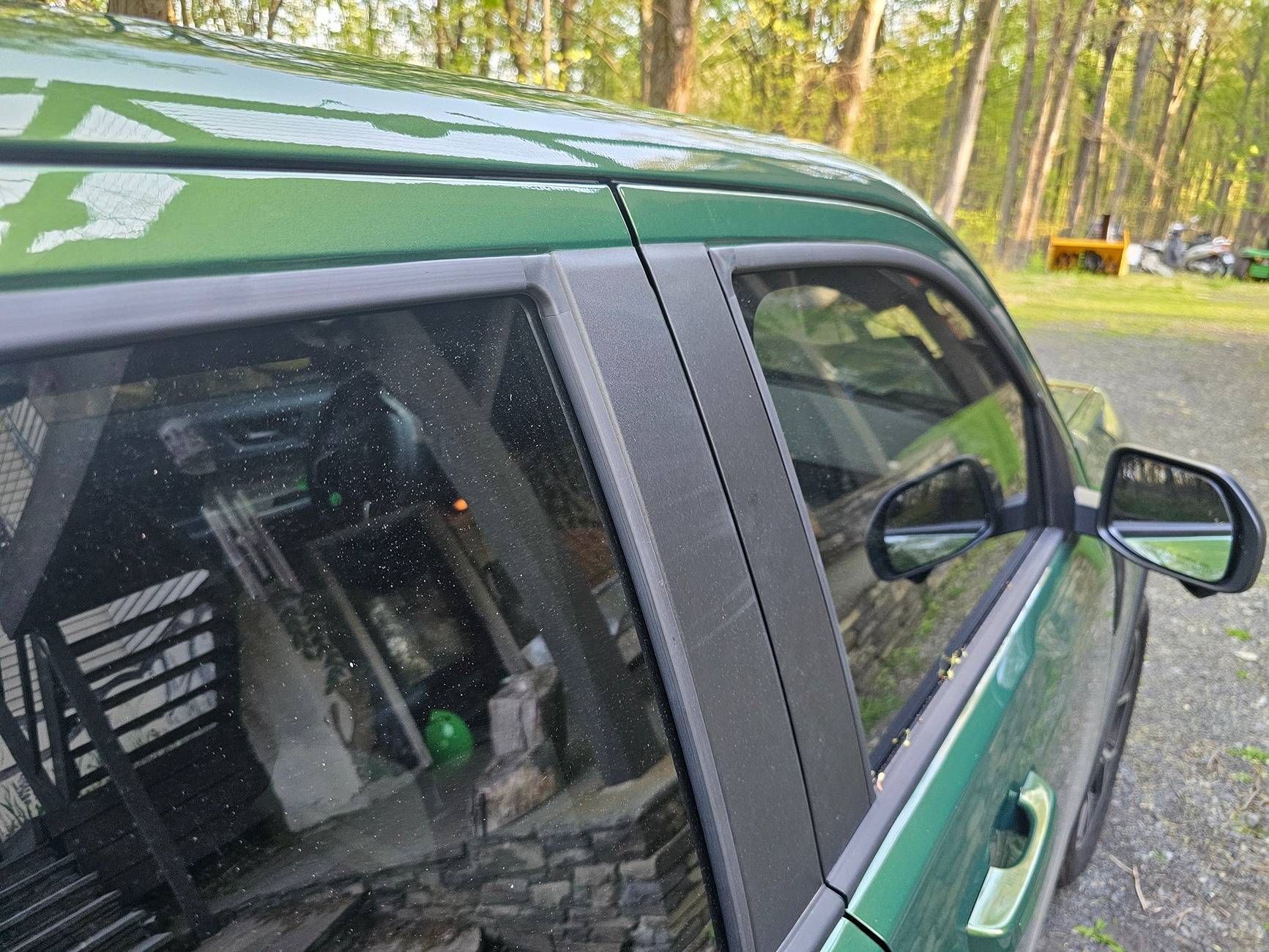 Ford Maverick Ugh, 3 weeks old EG Lariat needs a door adjustment 1000018262