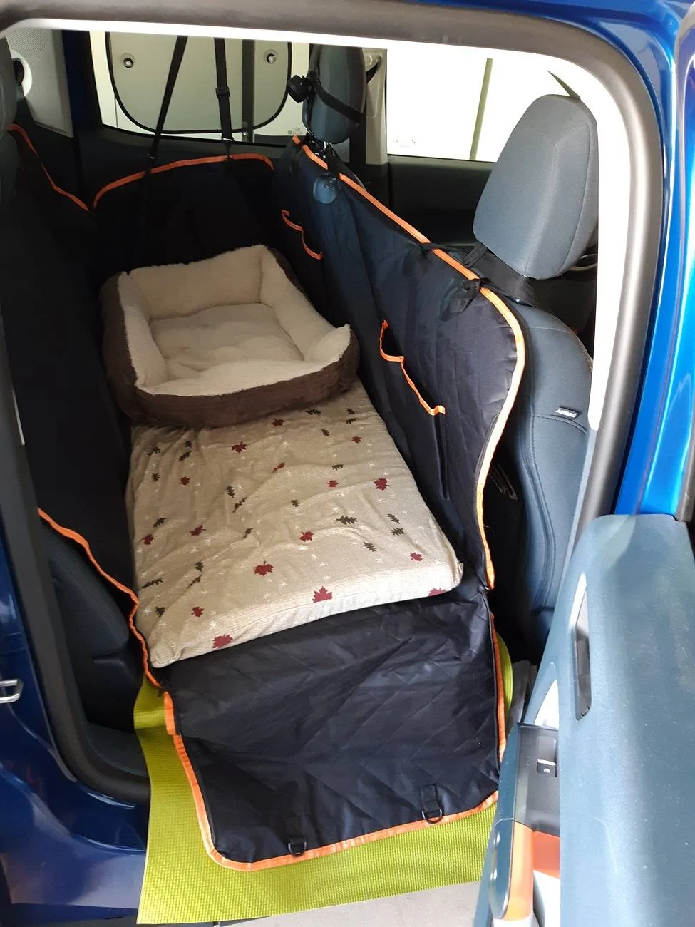 Ford Maverick Dog Cover for Rear Seat installed 20250428_112627
