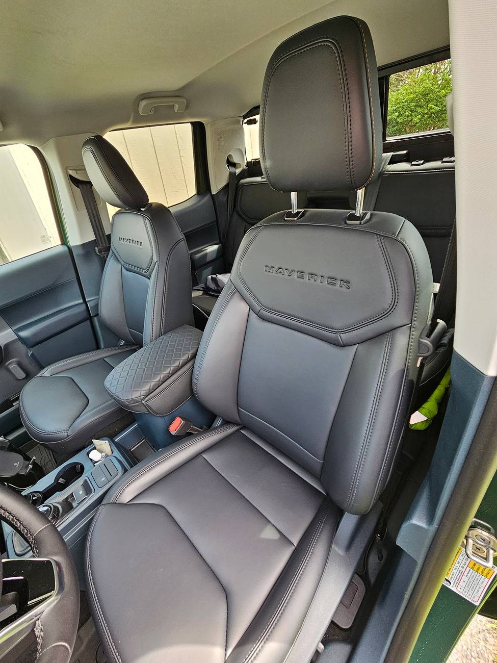 Ford Maverick TIL: Headrest adjustment 20250501_141812