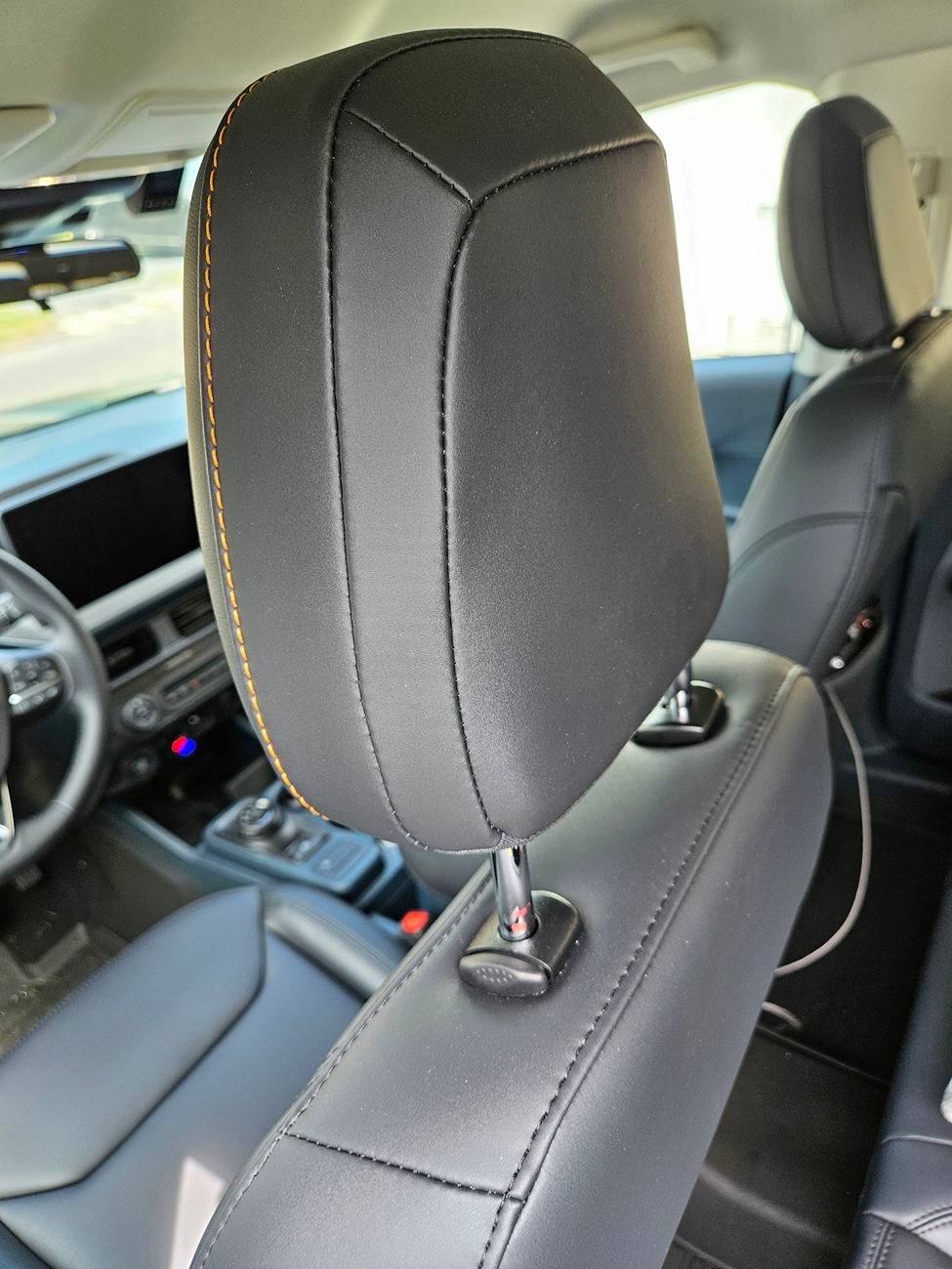 Ford Maverick TIL: Headrest adjustment 20250501_141649