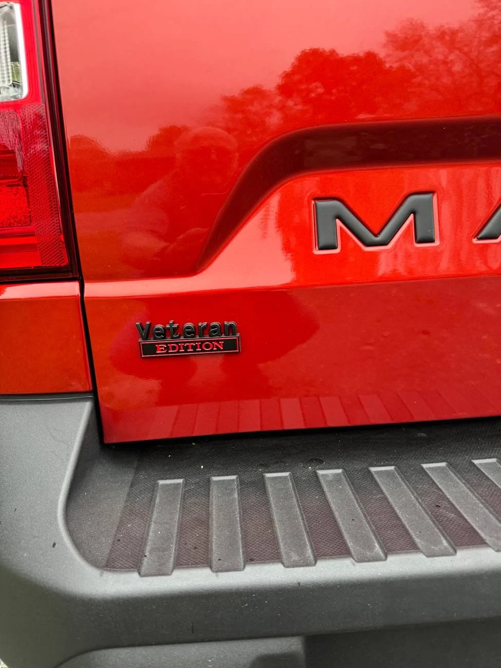 Ford Maverick Added Bugflector II, shorter lugs and Veteran Edition badges IMG_0315
