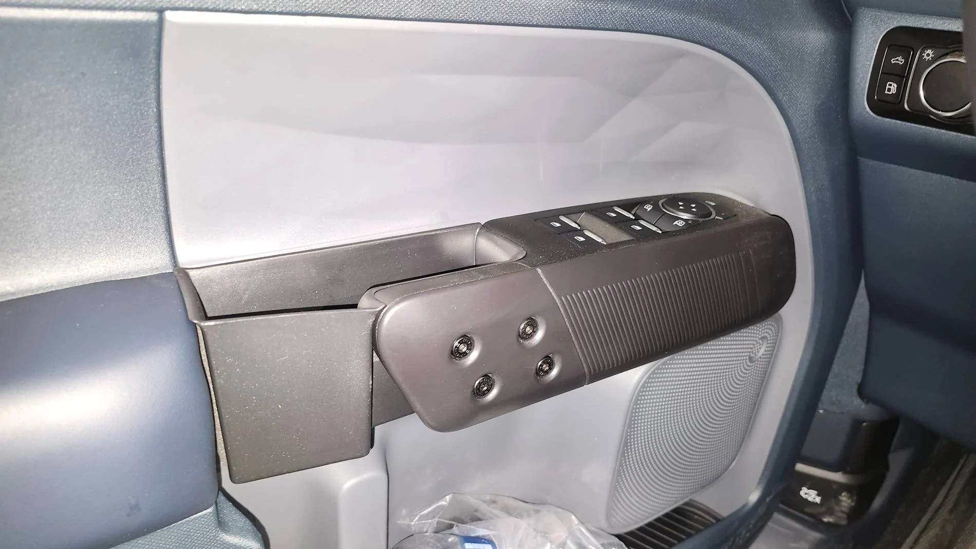 Ford Maverick Mabett door handle storage/center console armrest cover installed 20250504_110314
