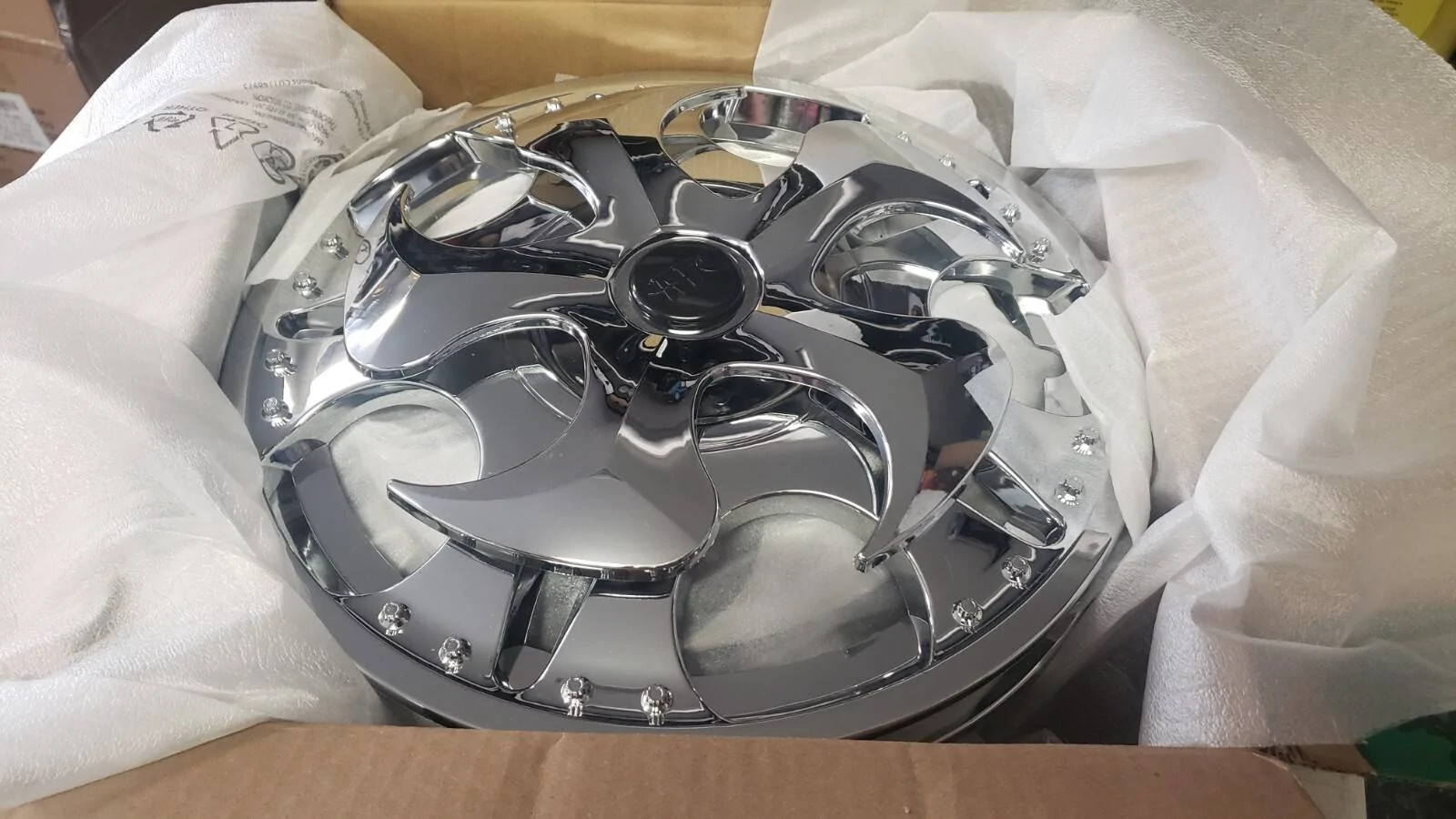 Ford Maverick Can hubcaps be added to 2025 Maverick XL? s-l1600