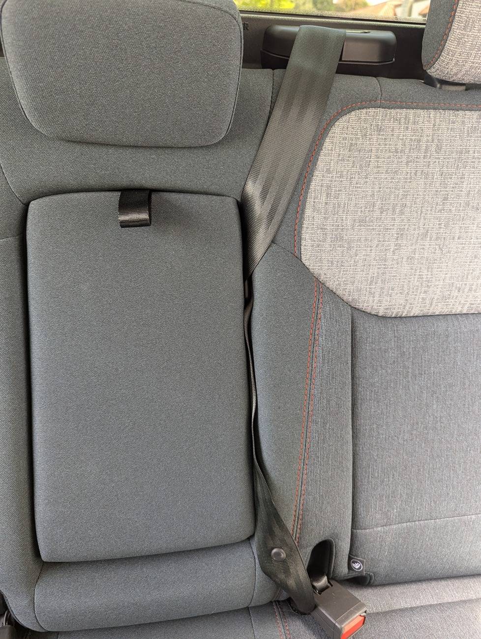 Ford Maverick Disconnect rear center seatbelt 1000003235